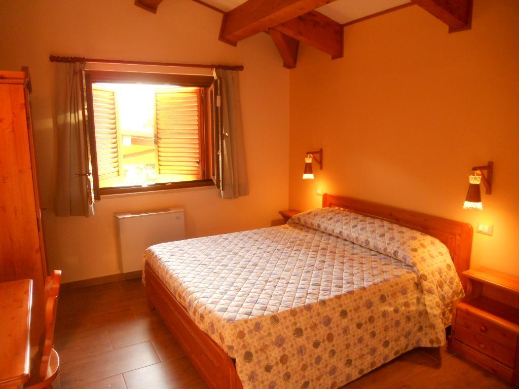 La Locanda Del Lago Lucciola Villalago Buitenkant foto