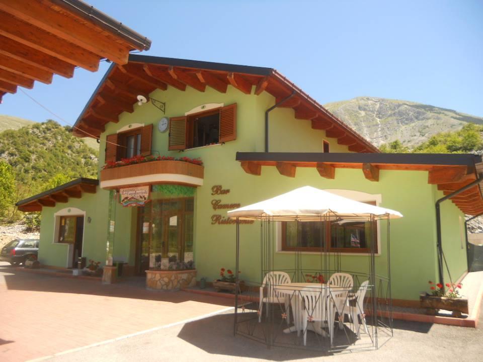 La Locanda Del Lago Lucciola Villalago Buitenkant foto