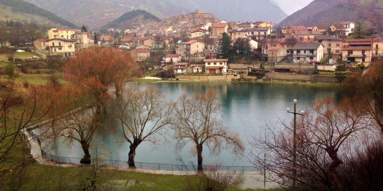 La Locanda Del Lago Lucciola Villalago Buitenkant foto